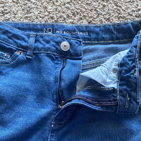 No Boundaries Women's Blue Jeans (NWOT) - Picture 6 of 9